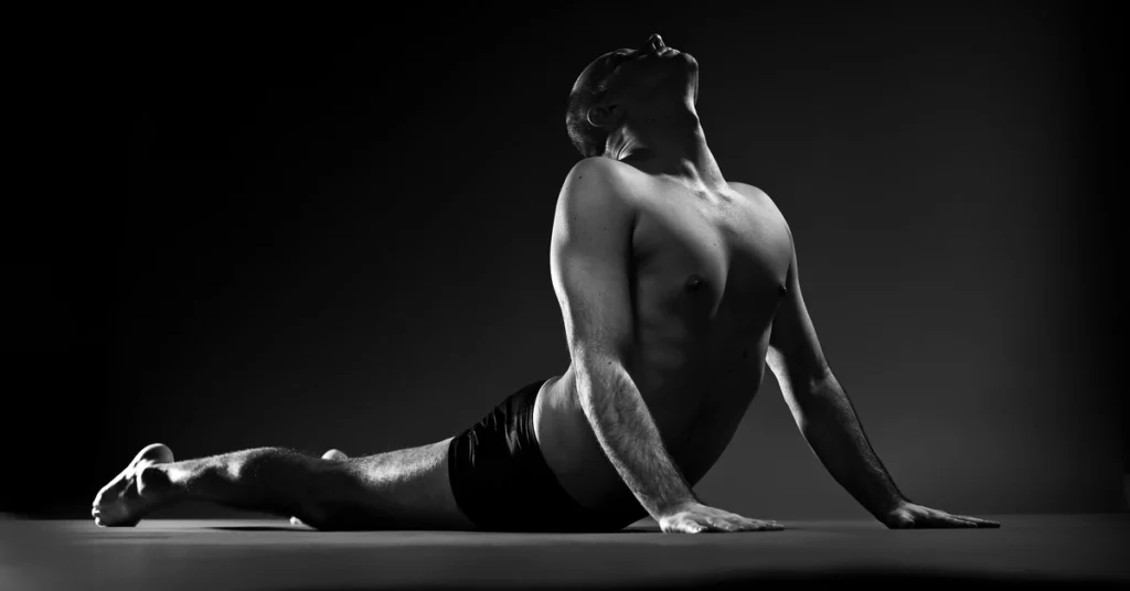 Bhujangasana w wykonaniu Bartosza Niedaszkowskiego